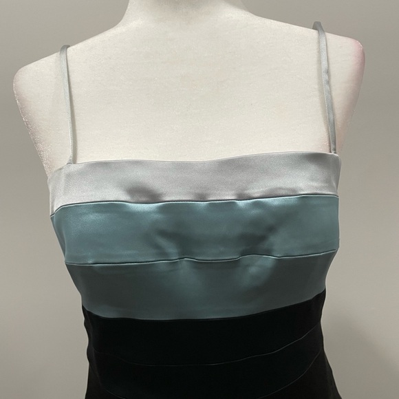 Elegant Striped Dress in Black and Blue - Picture 2 of 4